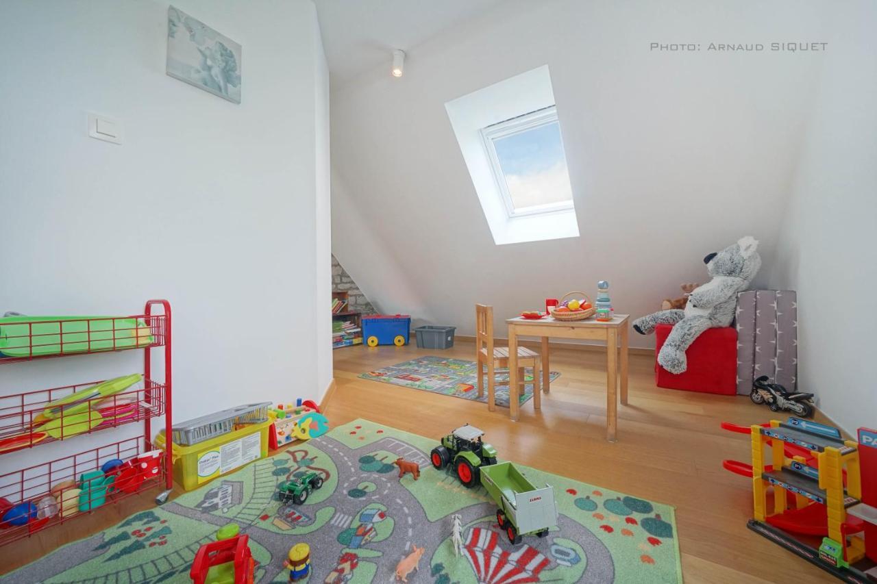 Gite Familial Ferme Des Aujes Falaen オナイユ エクステリア 写真