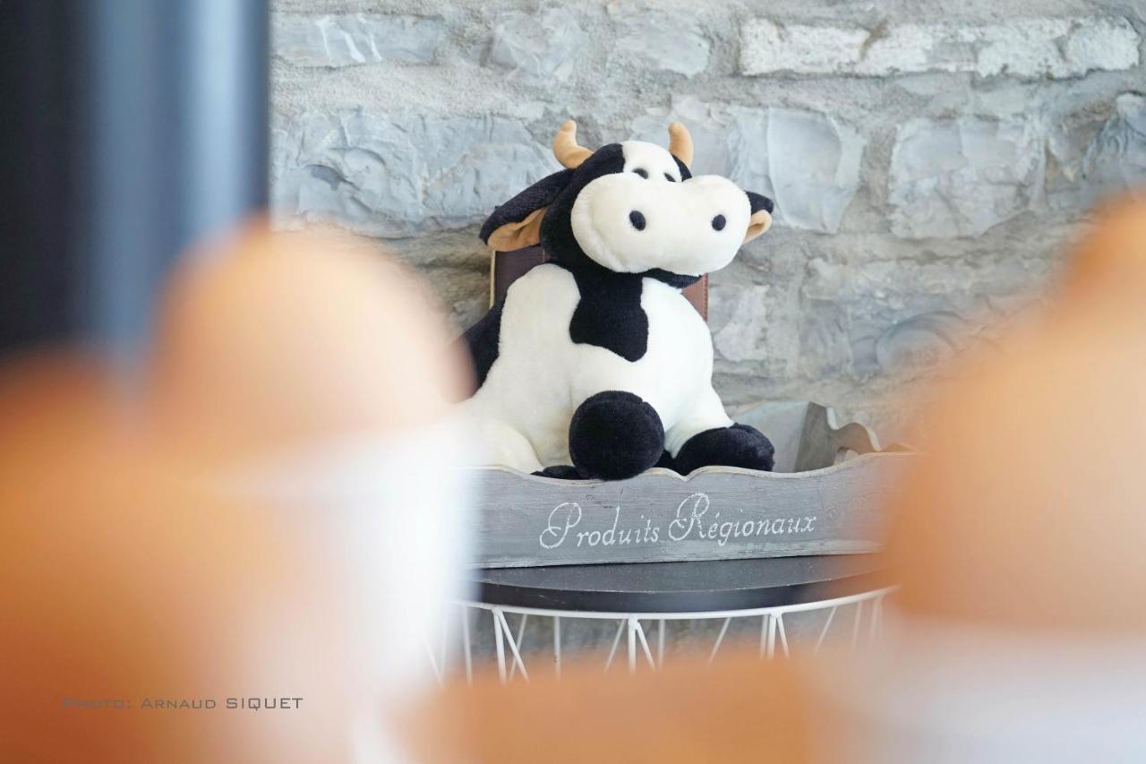 Gite Familial Ferme Des Aujes Falaen オナイユ エクステリア 写真