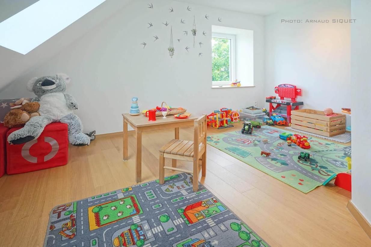 Gite Familial Ferme Des Aujes Falaen オナイユ エクステリア 写真